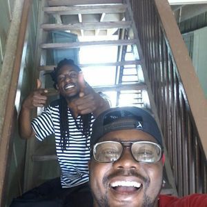 Meet your Posher, Hollis